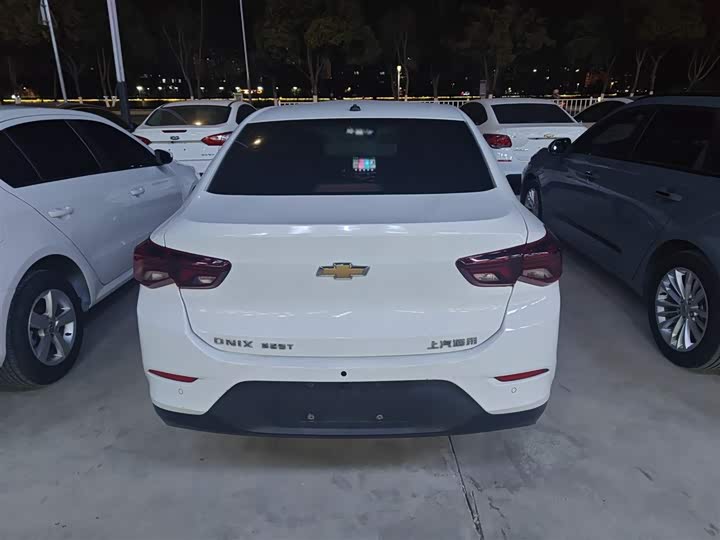 Фото 6 - Chevrolet Onix (Cavalier)