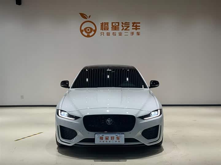 Фото 2 - Jaguar XE L