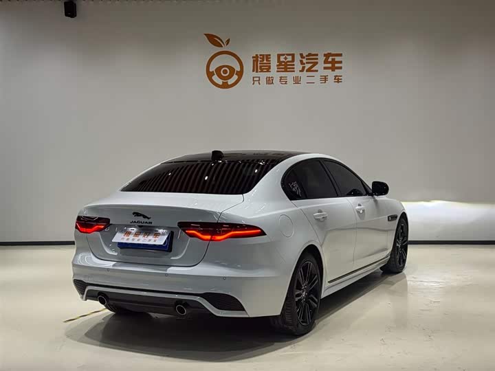 Фото 4 - Jaguar XE L