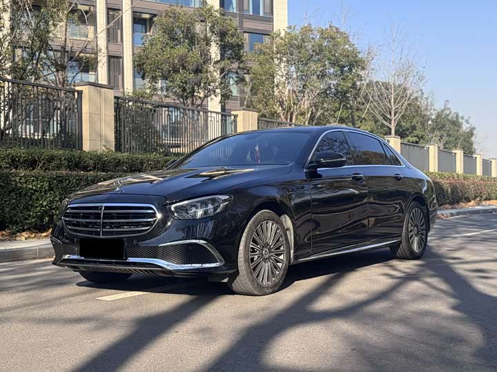 Фото 3 - Mercedes-Benz E-Class