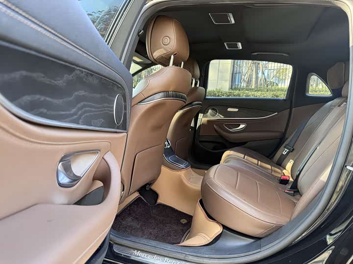 Фото 9 - Mercedes-Benz E-Class