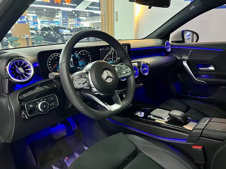 Фото 8 - Mercedes-Benz A-Class