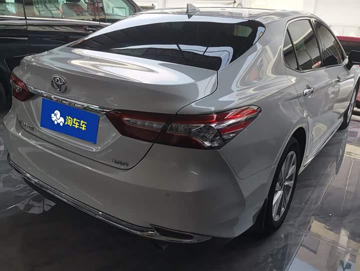 Фото 3 - Toyota Camry