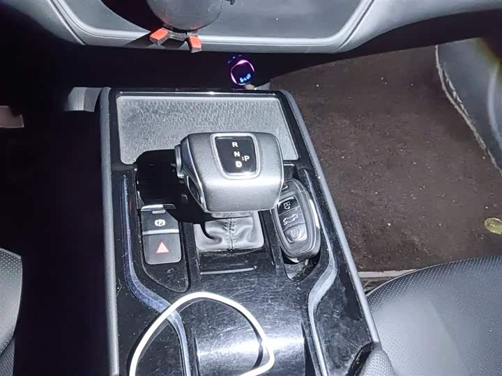 Фото 7 - Hongqi E-QM5