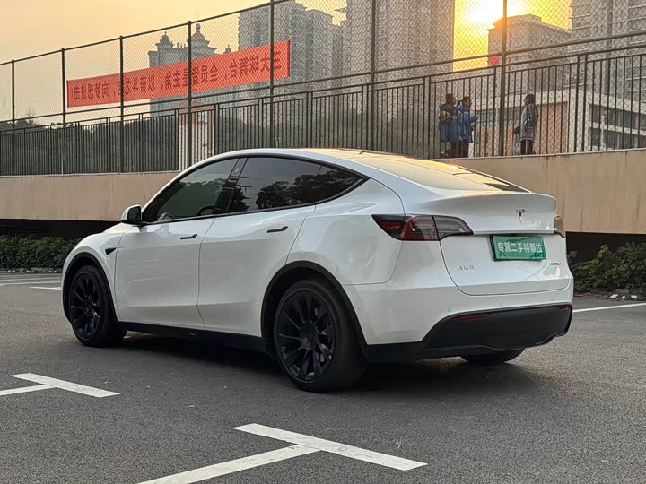 Фото 6 - Tesla Model Y