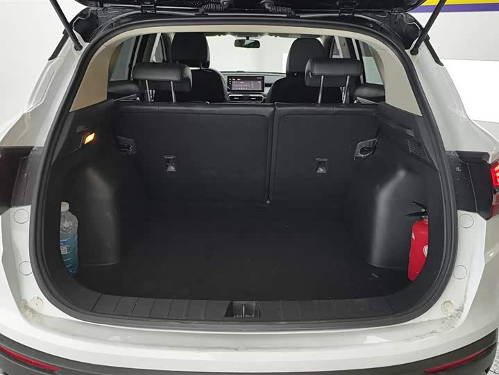 Фото 4 - Geely Coolray