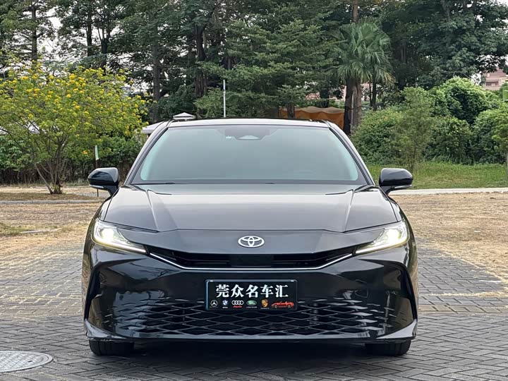 Фото 3 - Toyota Camry
