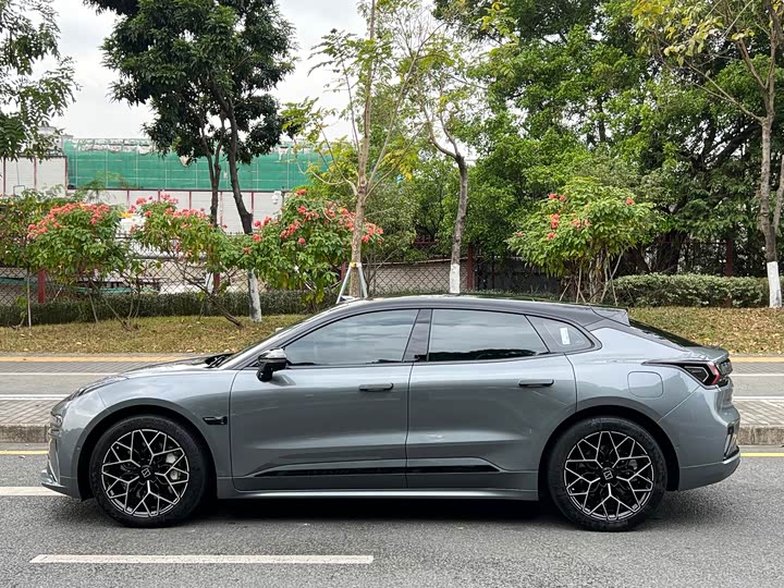 Фото 3 - Zeekr 001