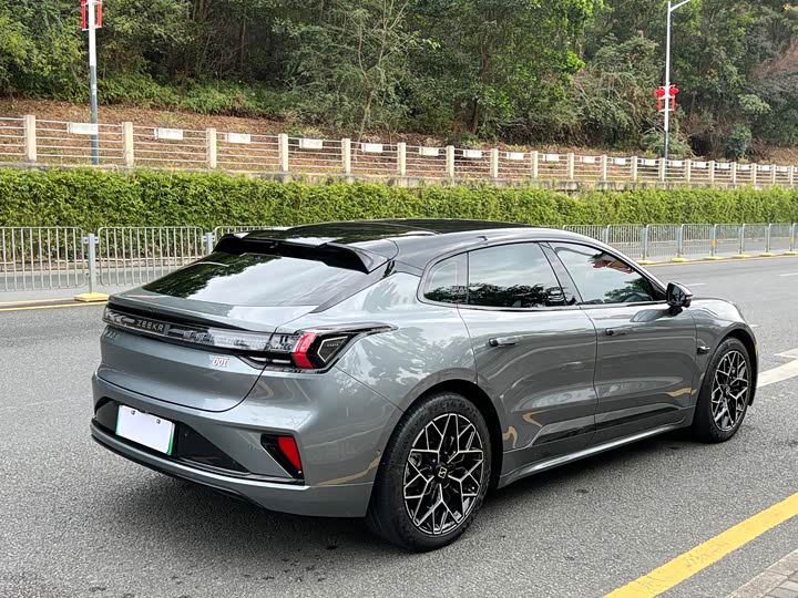 Фото 4 - Zeekr 001