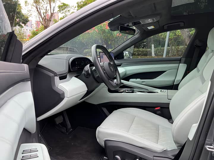 Фото 7 - Zeekr 001