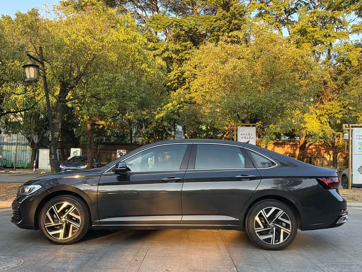 Фото 5 - Volkswagen Sagitar L