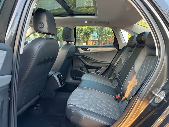 Фото 8 - Volkswagen Sagitar L