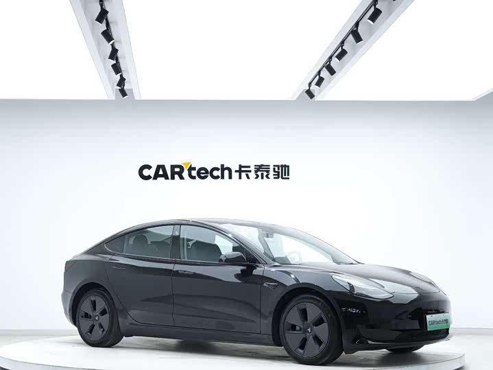 Фото 2 - Tesla Model 3