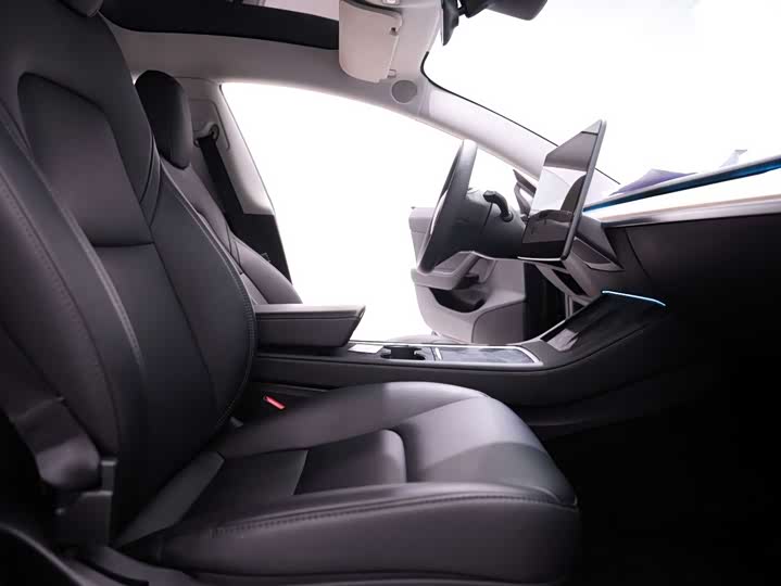 Фото 4 - Tesla Model 3