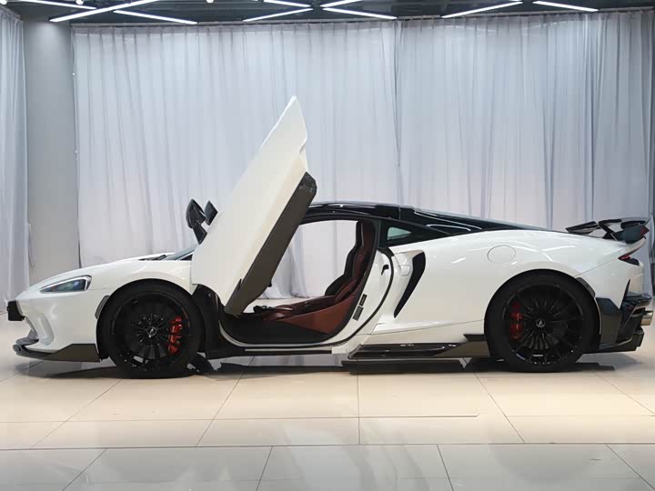 Фото 3 - McLaren GT