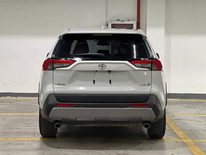 Фото 6 - Toyota RAV4