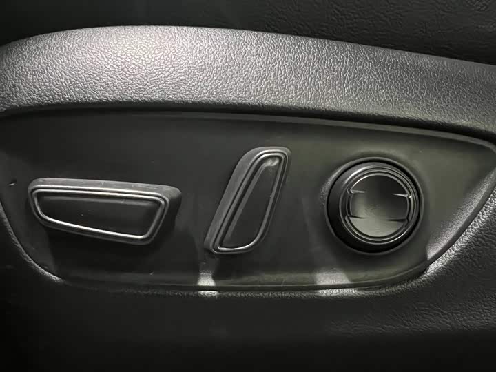 Фото 9 - Toyota RAV4