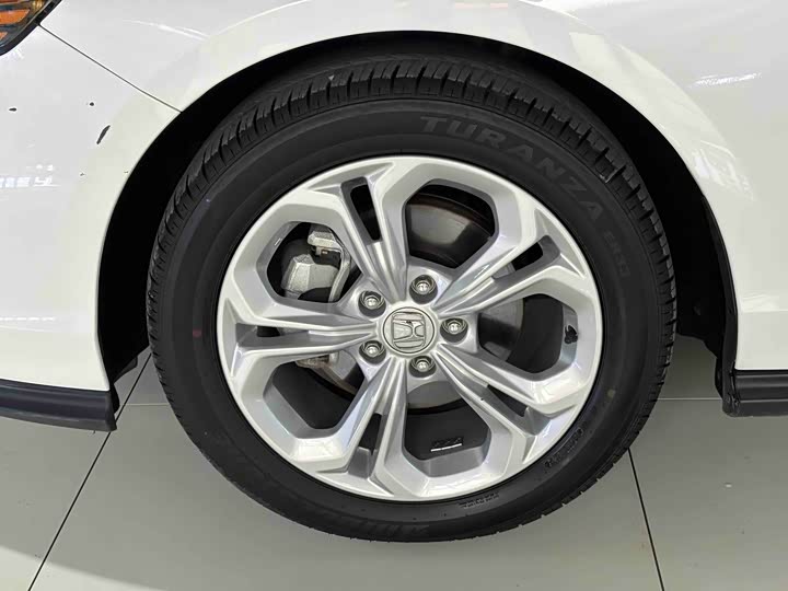 Фото 4 - Honda Accord