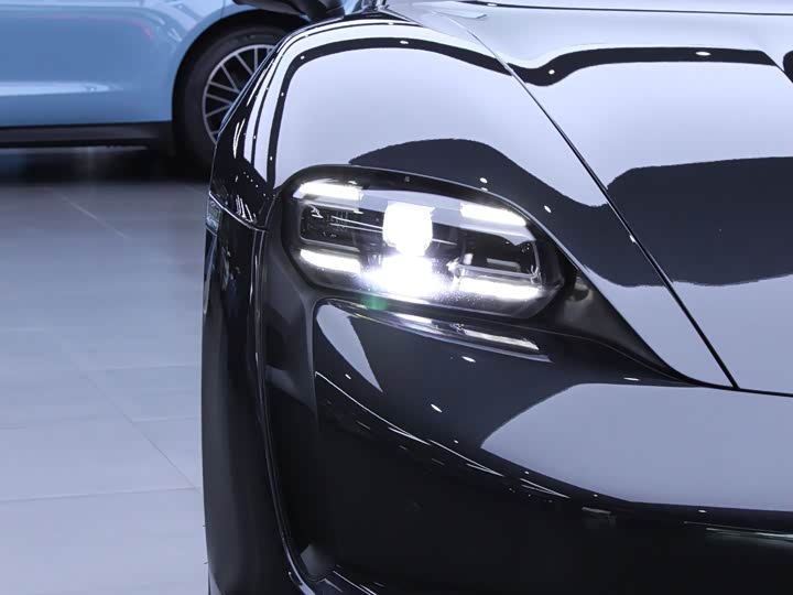 Фото 3 - Porsche Taycan