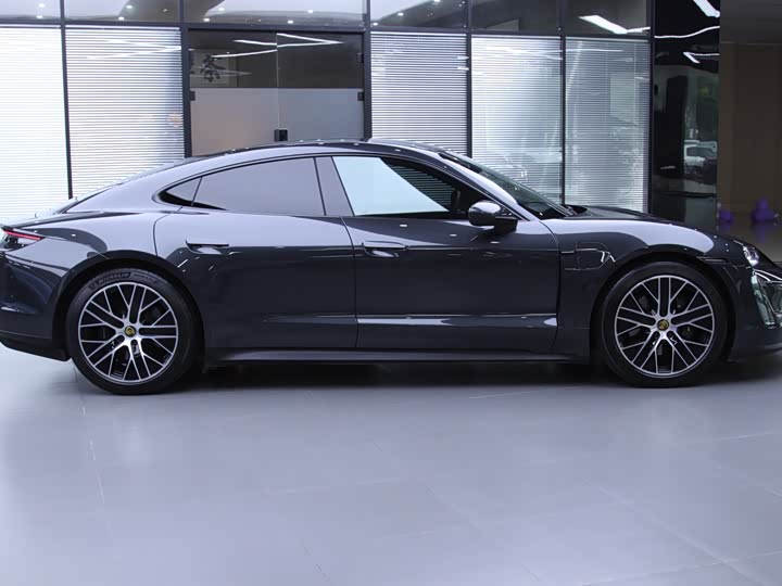 Фото 5 - Porsche Taycan