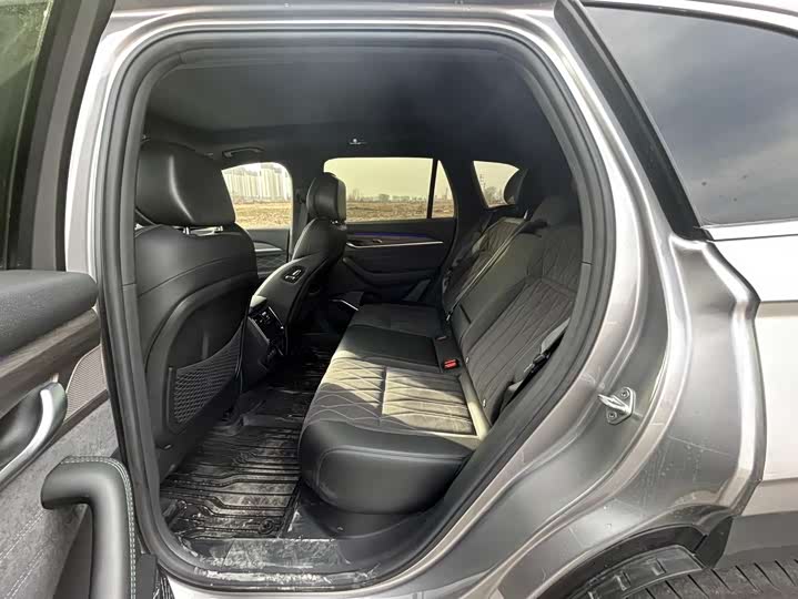 Фото 5 - Geely Monjaro