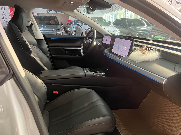 Фото 9 - XPeng P7