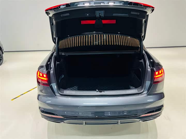 Фото 6 - Audi A4L