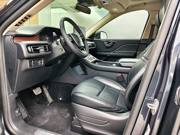 Фото 8 - Lincoln Aviator