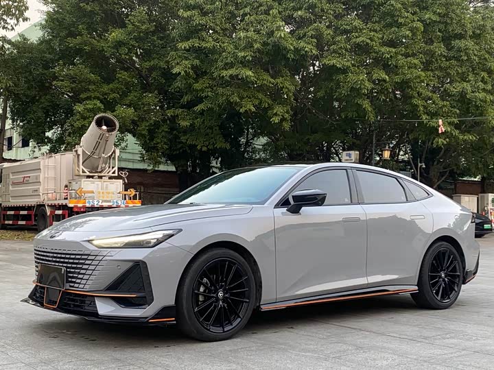 Фото 1 - Changan UNI-V