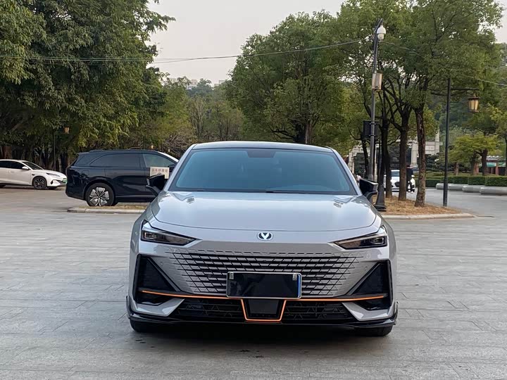 Фото 2 - Changan UNI-V