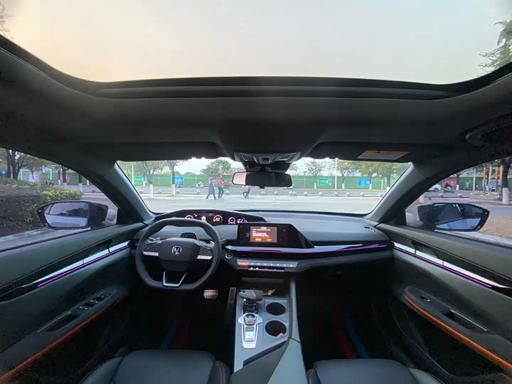 Фото 9 - Changan UNI-V