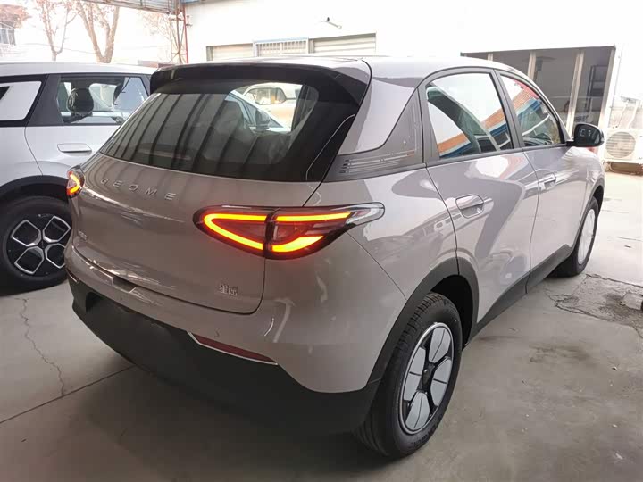 Фото 7 - Geely Galaxy Geome