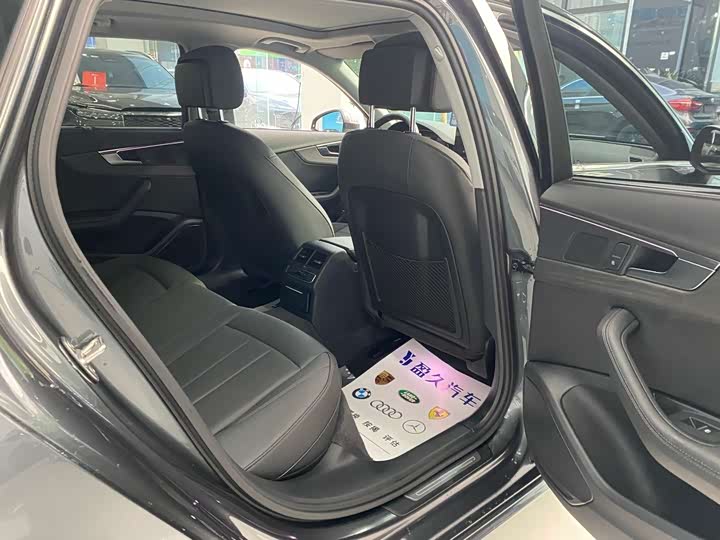 Фото 8 - Audi A4L