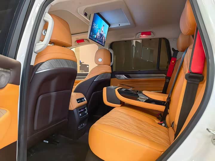 Фото 5 - Tank 500 Hybrid