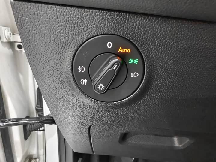 Фото 9 - Volkswagen Tharu