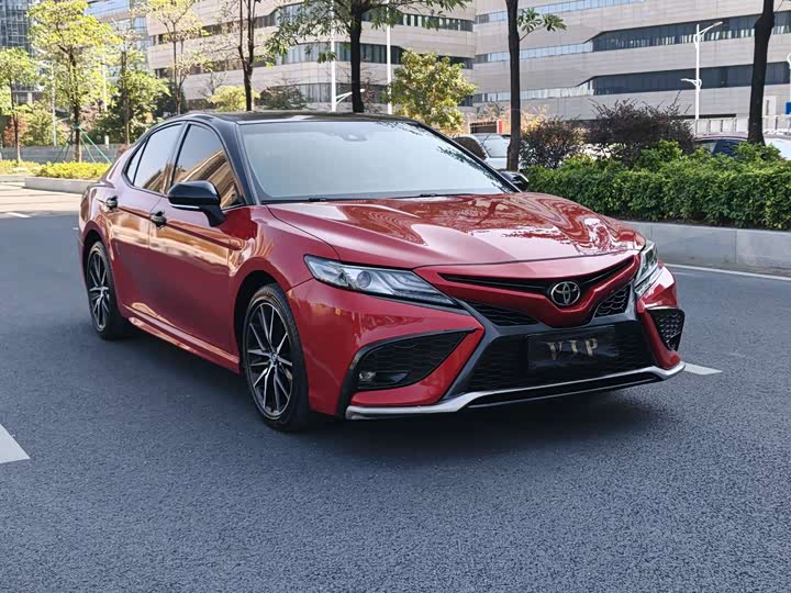 Фото 3 - Toyota Camry