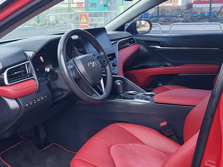 Фото 4 - Toyota Camry