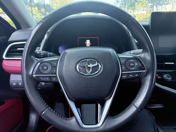 Фото 7 - Toyota Camry