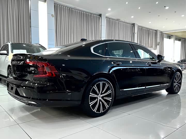 Фото 3 - Volvo S90