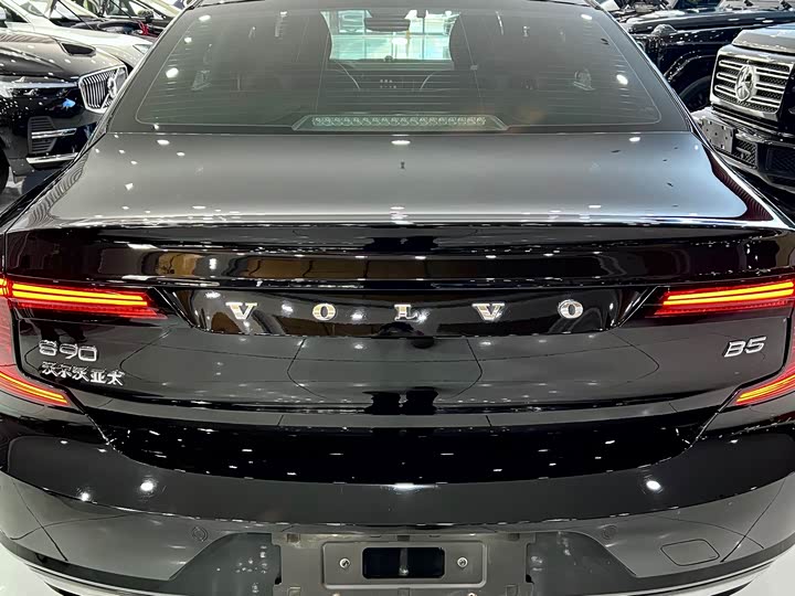 Фото 4 - Volvo S90