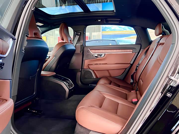 Фото 8 - Volvo S90