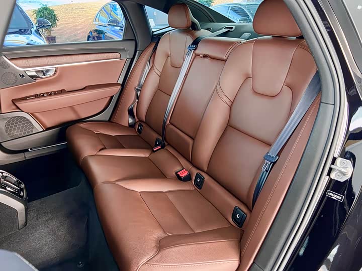 Фото 9 - Volvo S90