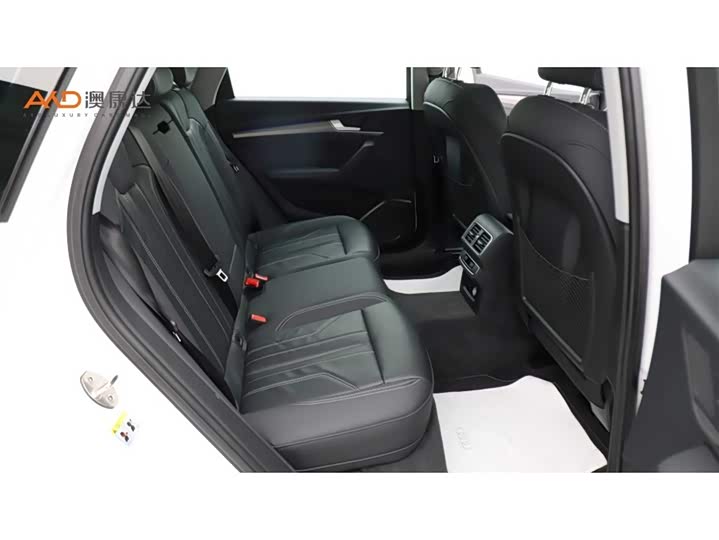 Фото 8 - Audi Q5L