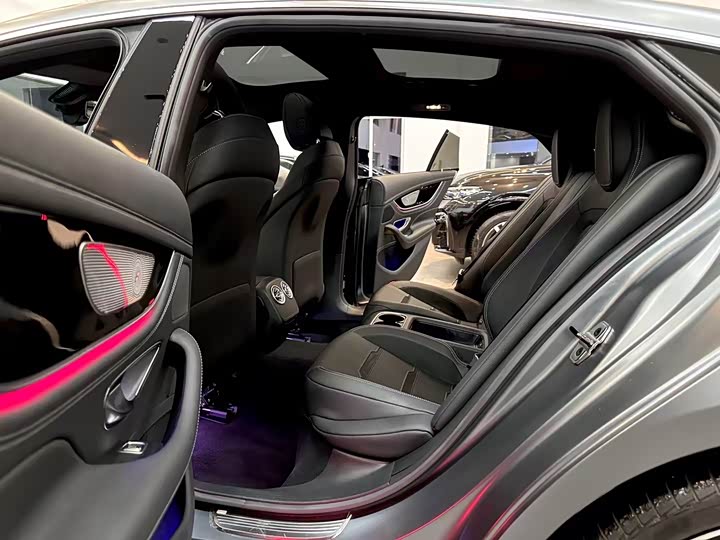 Фото 9 - Mercedes-Benz AMG GT