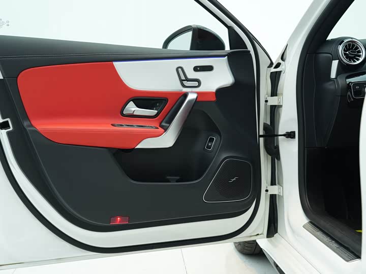 Фото 9 - Mercedes-Benz A-Class AMG