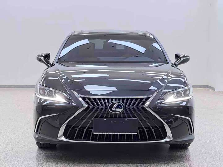 Фото 2 - Lexus ES