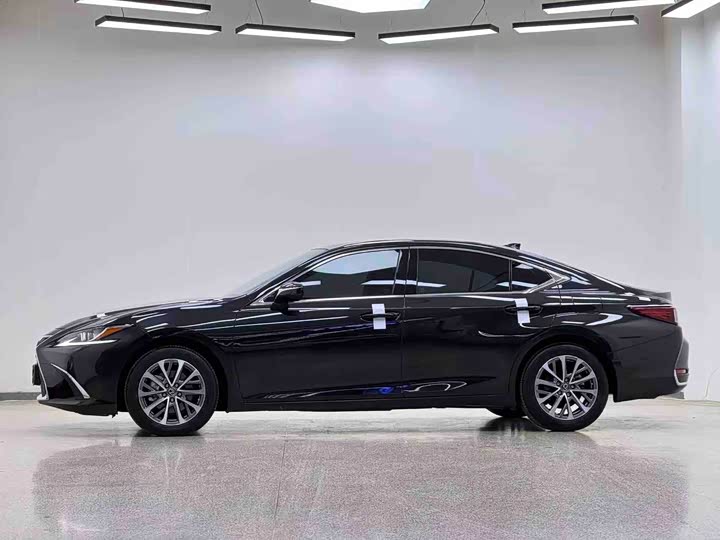 Фото 4 - Lexus ES