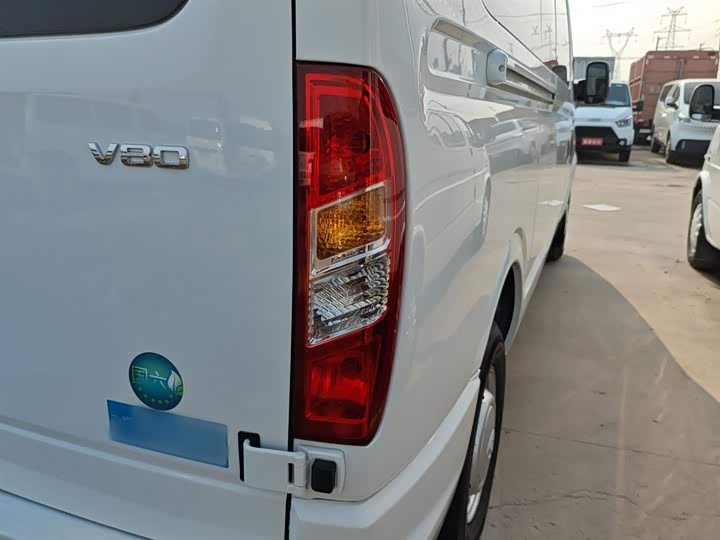 Фото 8 - Maxus V80