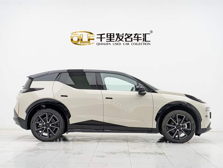 Фото 3 - Zeekr X