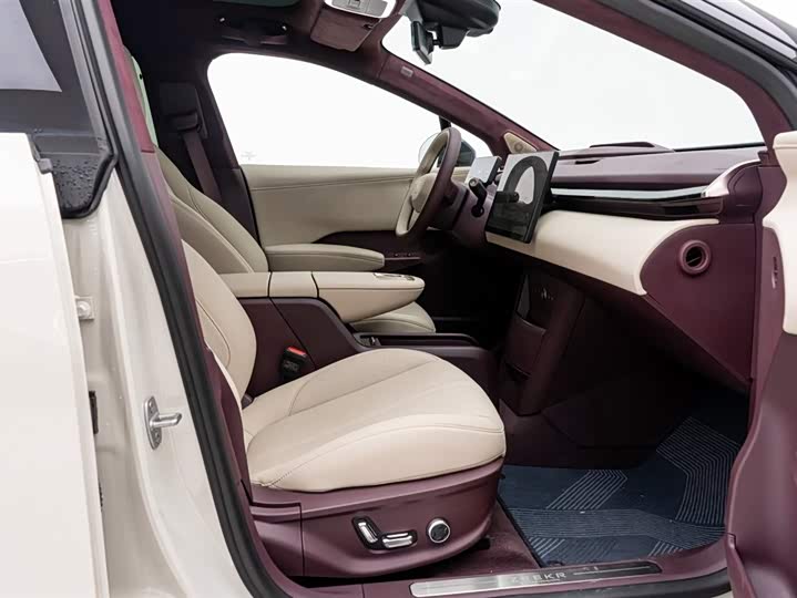 Фото 9 - Zeekr X